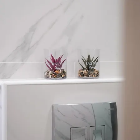 Elarion Elegant Port