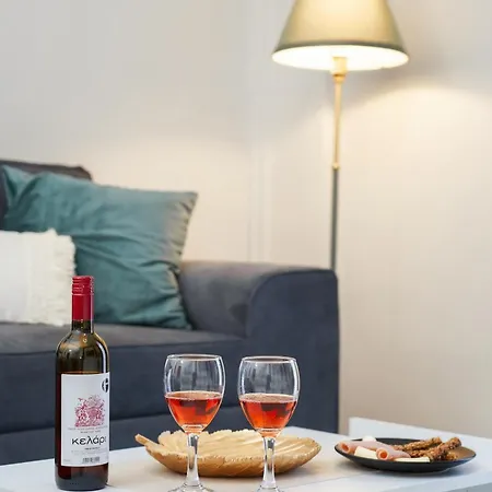 Elarion Elegant Port