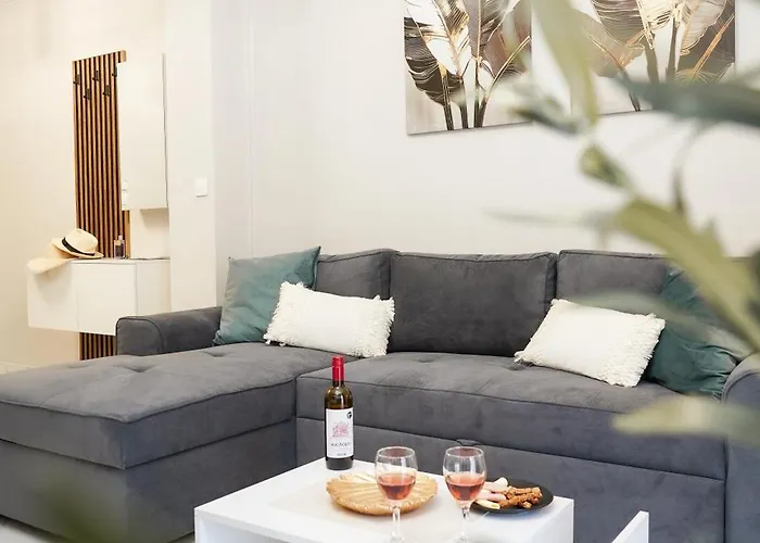 Apartment Elarion Elegant Port By Nestivo Hospitality